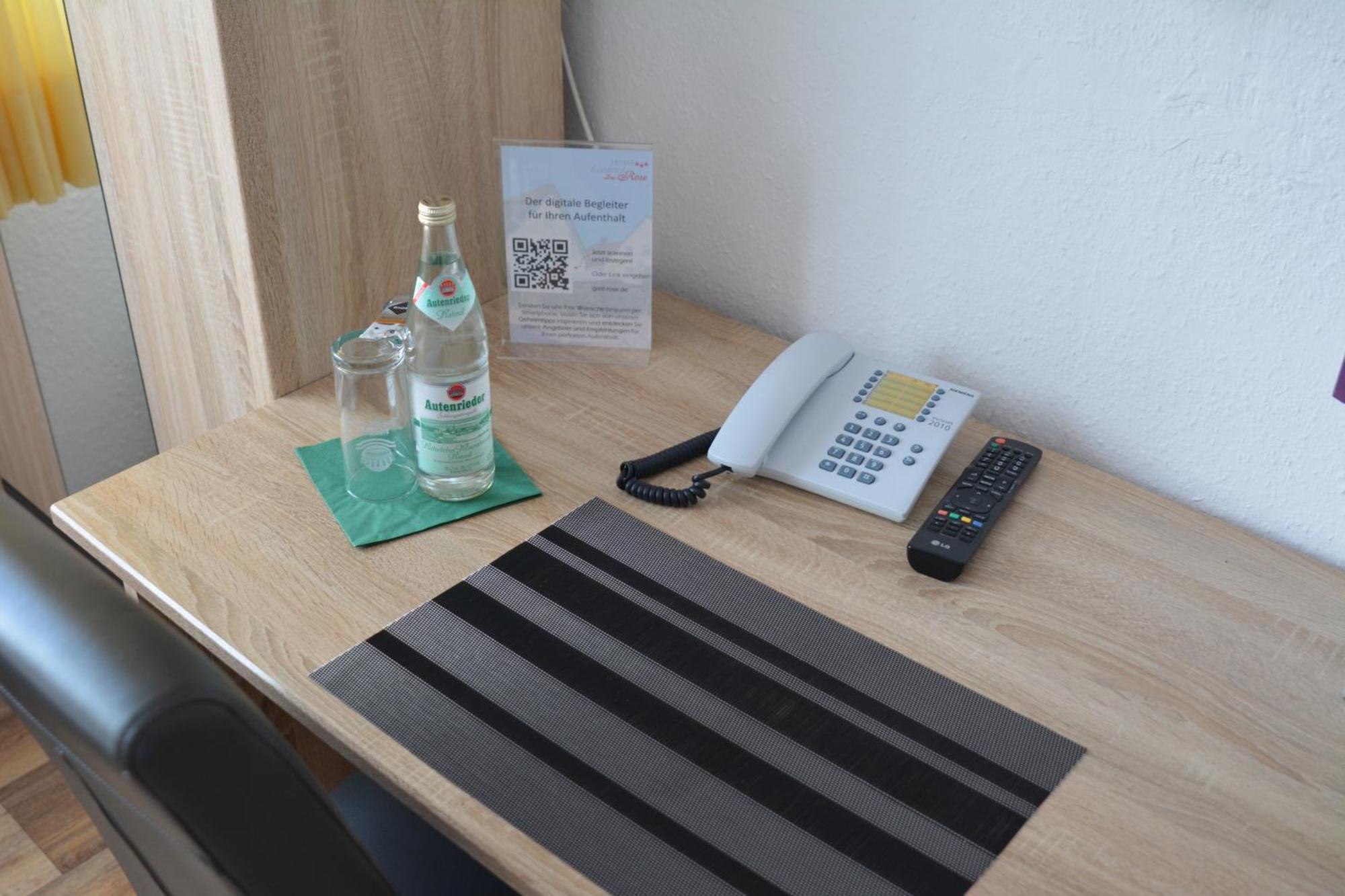 Hotel-Gasthof Zur Rose Weißenhorn Стая снимка