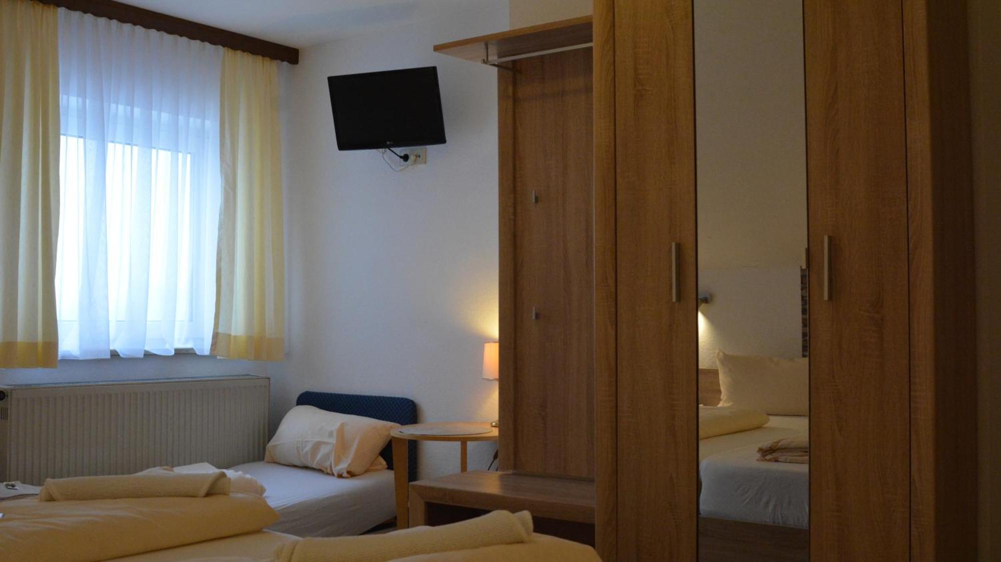 Hotel-Gasthof Zur Rose Weißenhorn Стая снимка