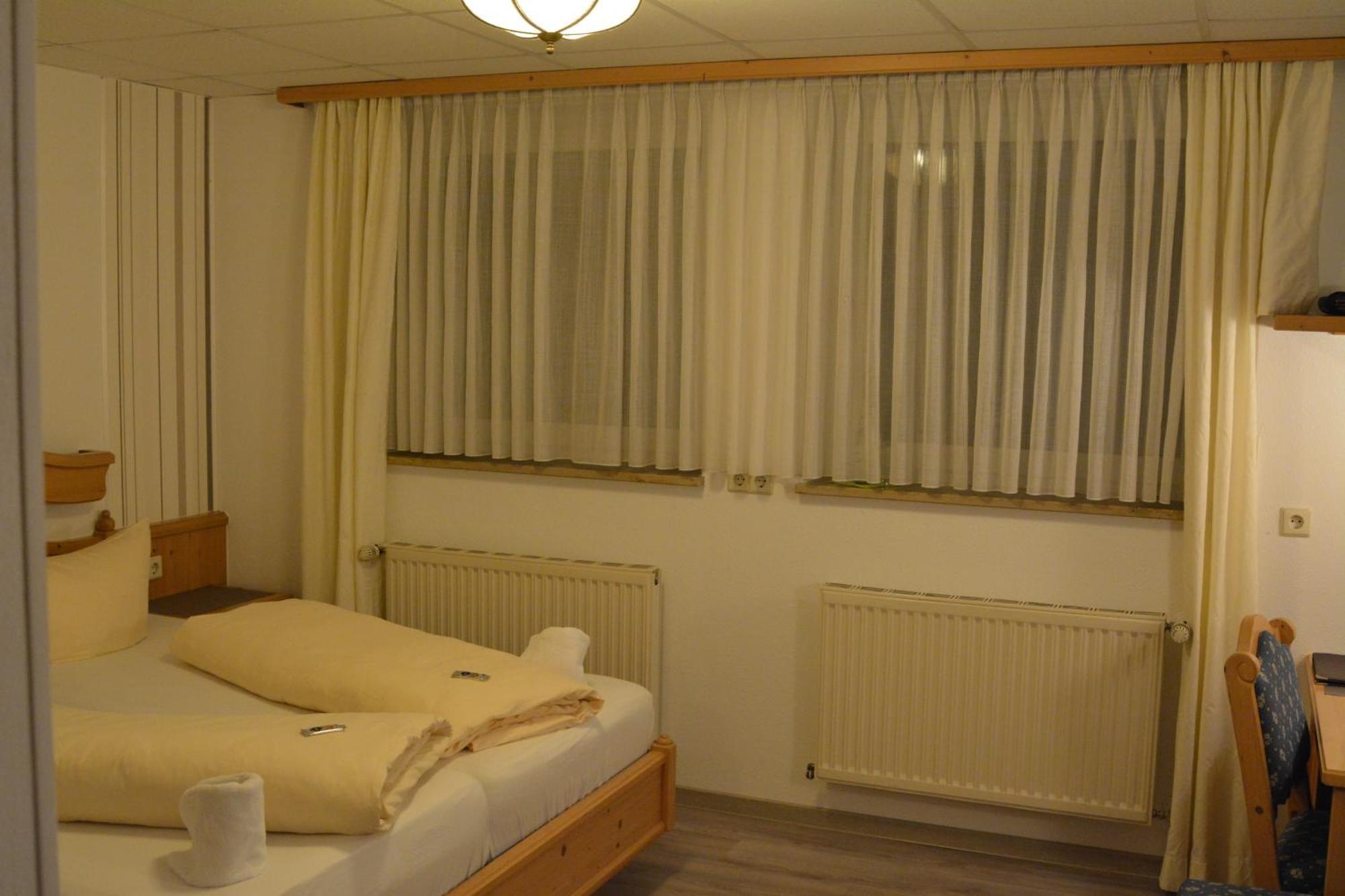 Hotel-Gasthof Zur Rose Weißenhorn Стая снимка