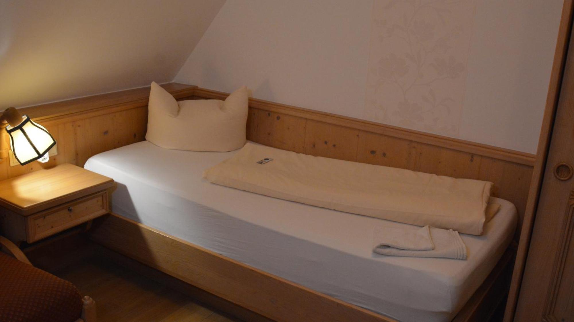 Hotel-Gasthof Zur Rose Weißenhorn Стая снимка
