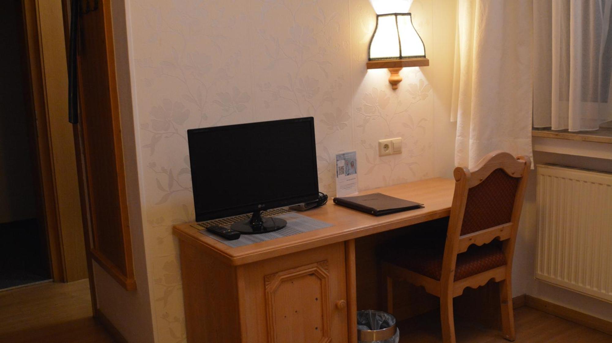 Hotel-Gasthof Zur Rose Weißenhorn Стая снимка