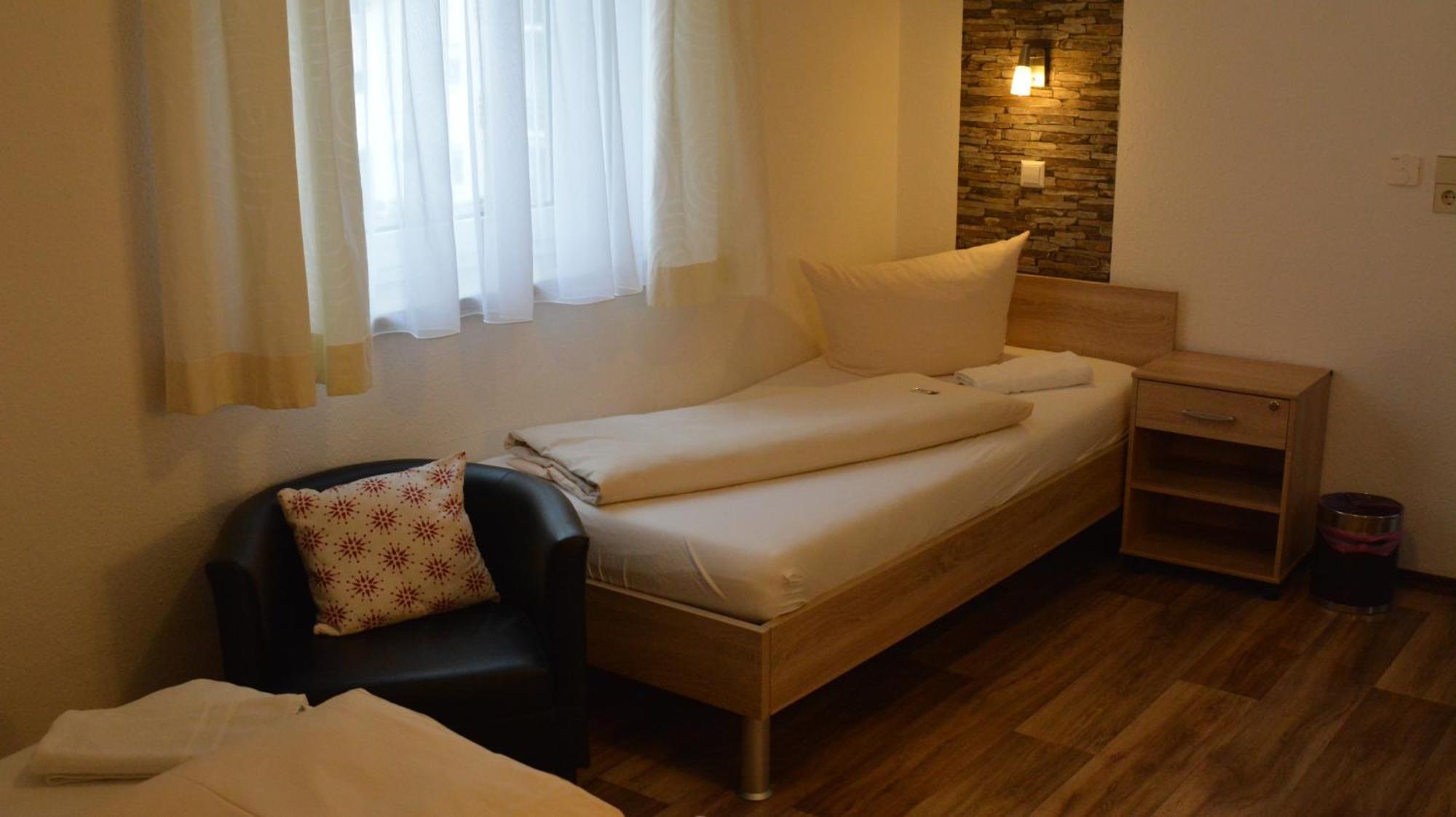 Hotel-Gasthof Zur Rose Weißenhorn Стая снимка