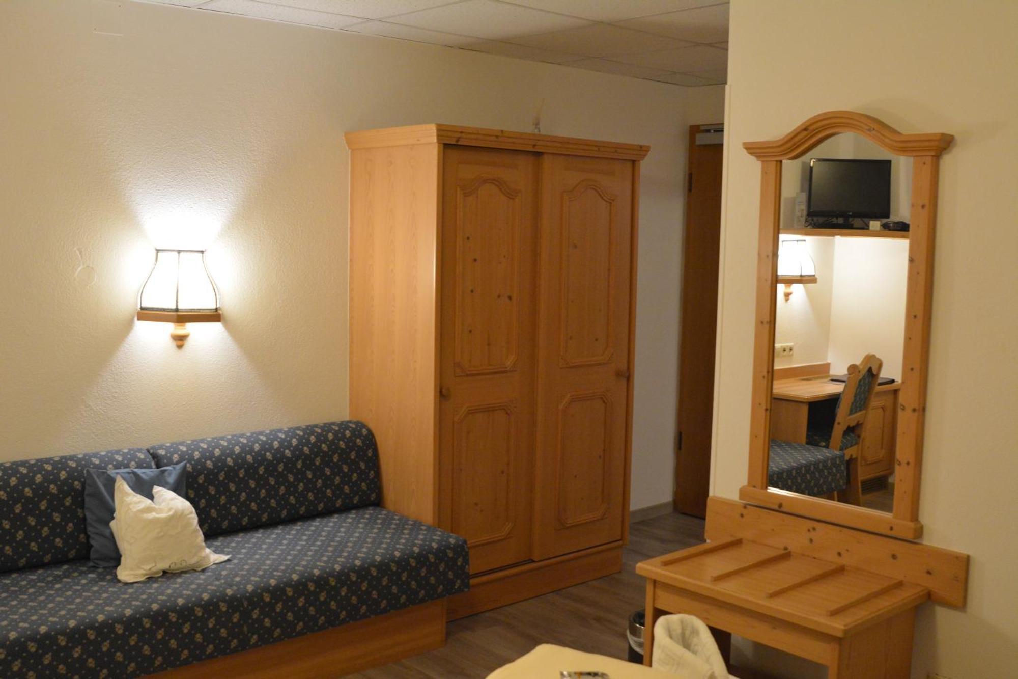 Hotel-Gasthof Zur Rose Weißenhorn Стая снимка