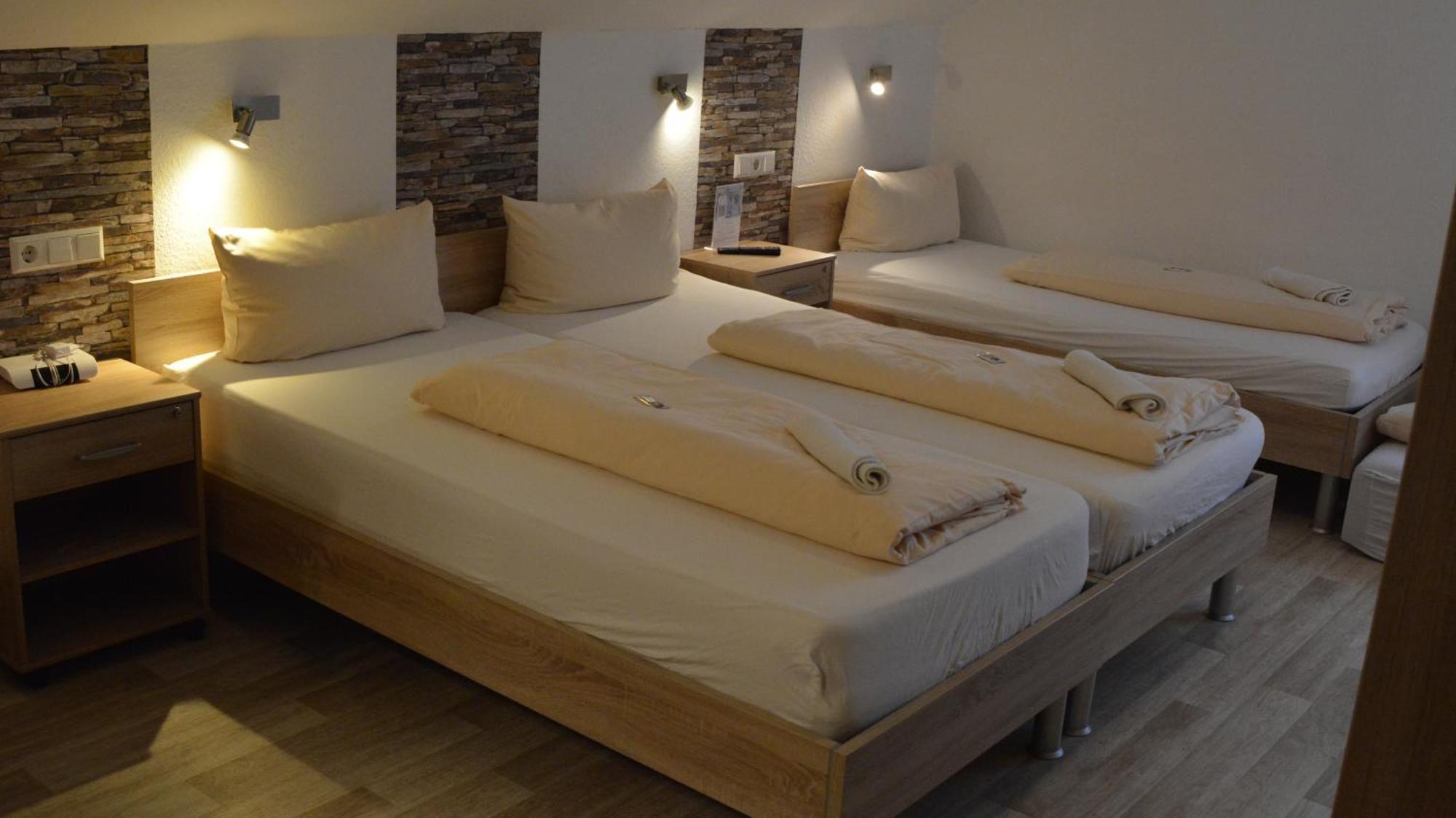 Hotel-Gasthof Zur Rose Weißenhorn Стая снимка