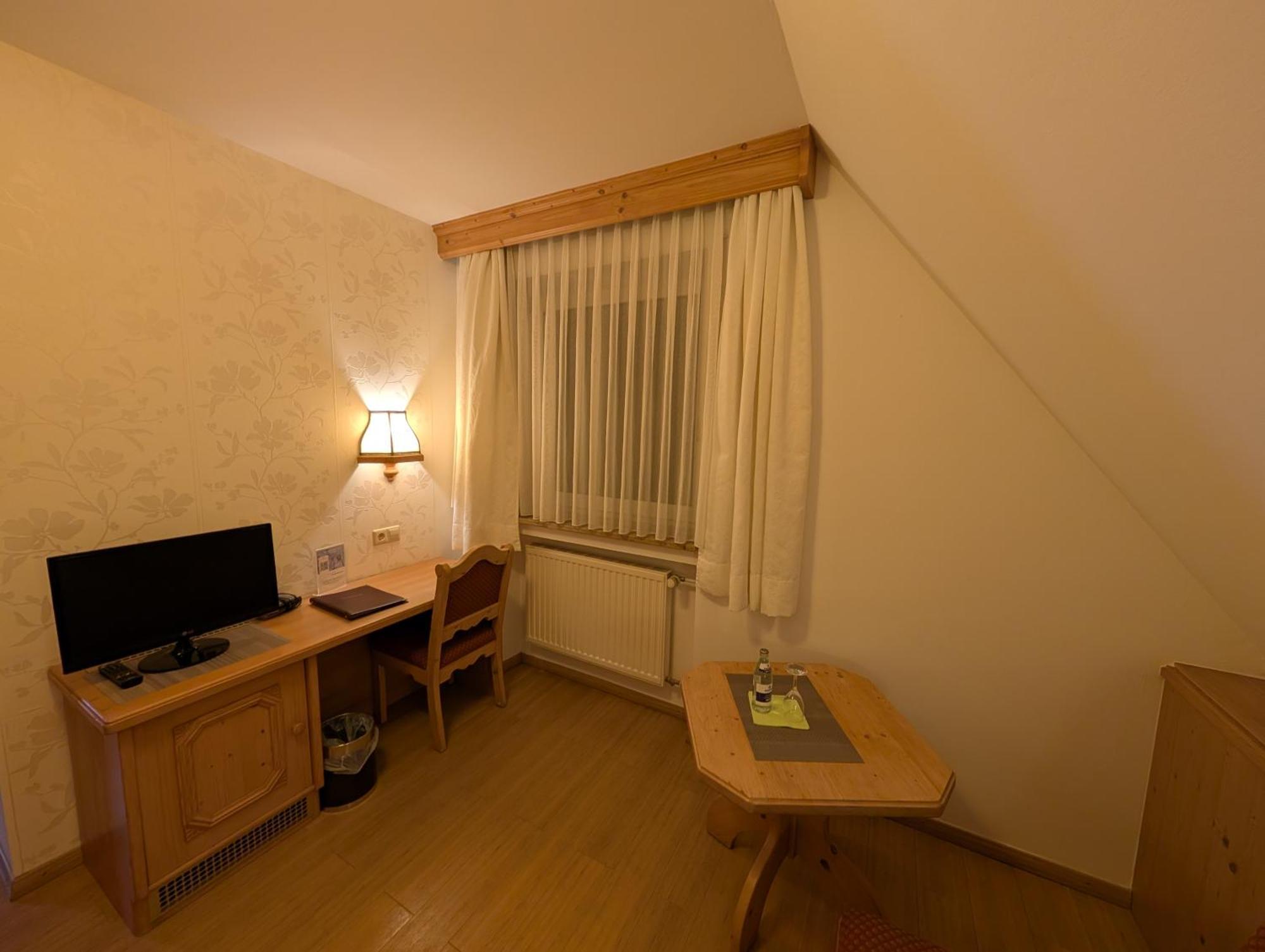 Hotel-Gasthof Zur Rose Weißenhorn Стая снимка