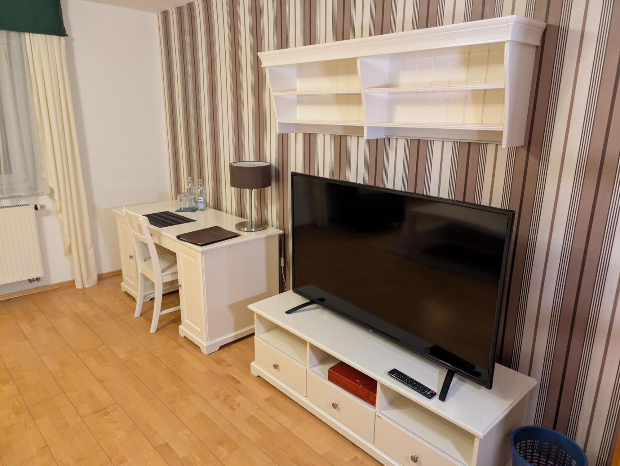 Hotel-Gasthof Zur Rose Weißenhorn Стая снимка
