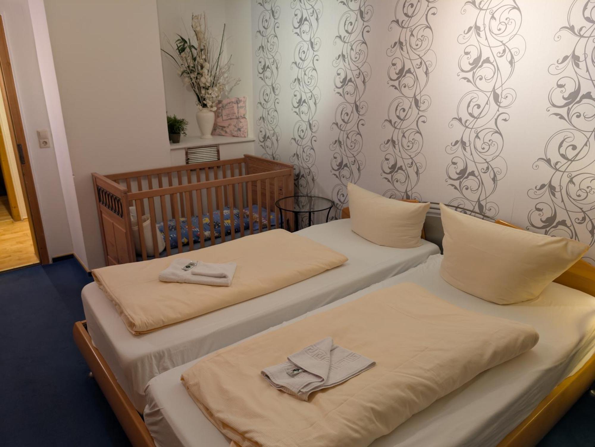 Hotel-Gasthof Zur Rose Weißenhorn Стая снимка