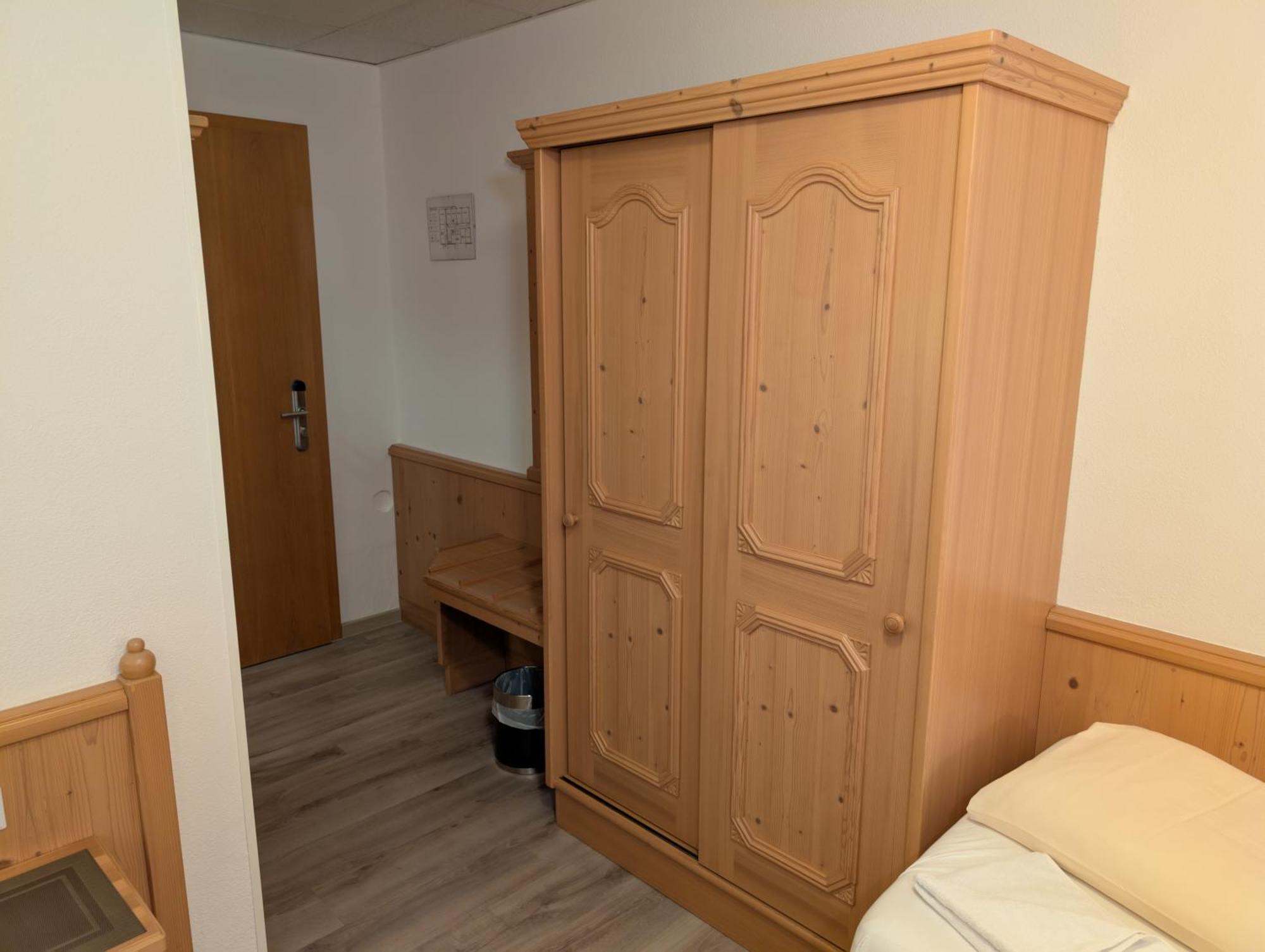 Hotel-Gasthof Zur Rose Weißenhorn Стая снимка