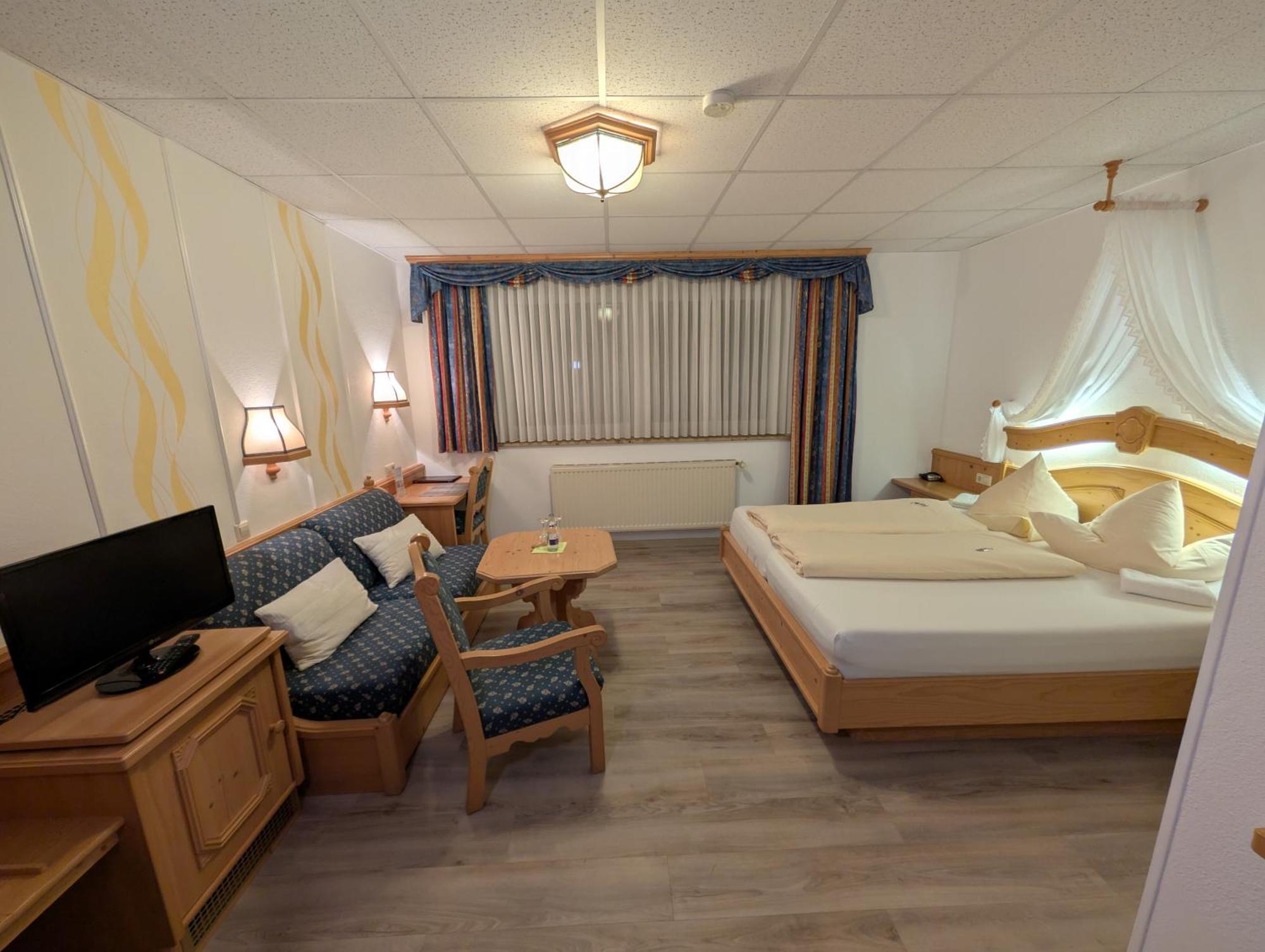 Hotel-Gasthof Zur Rose Weißenhorn Стая снимка