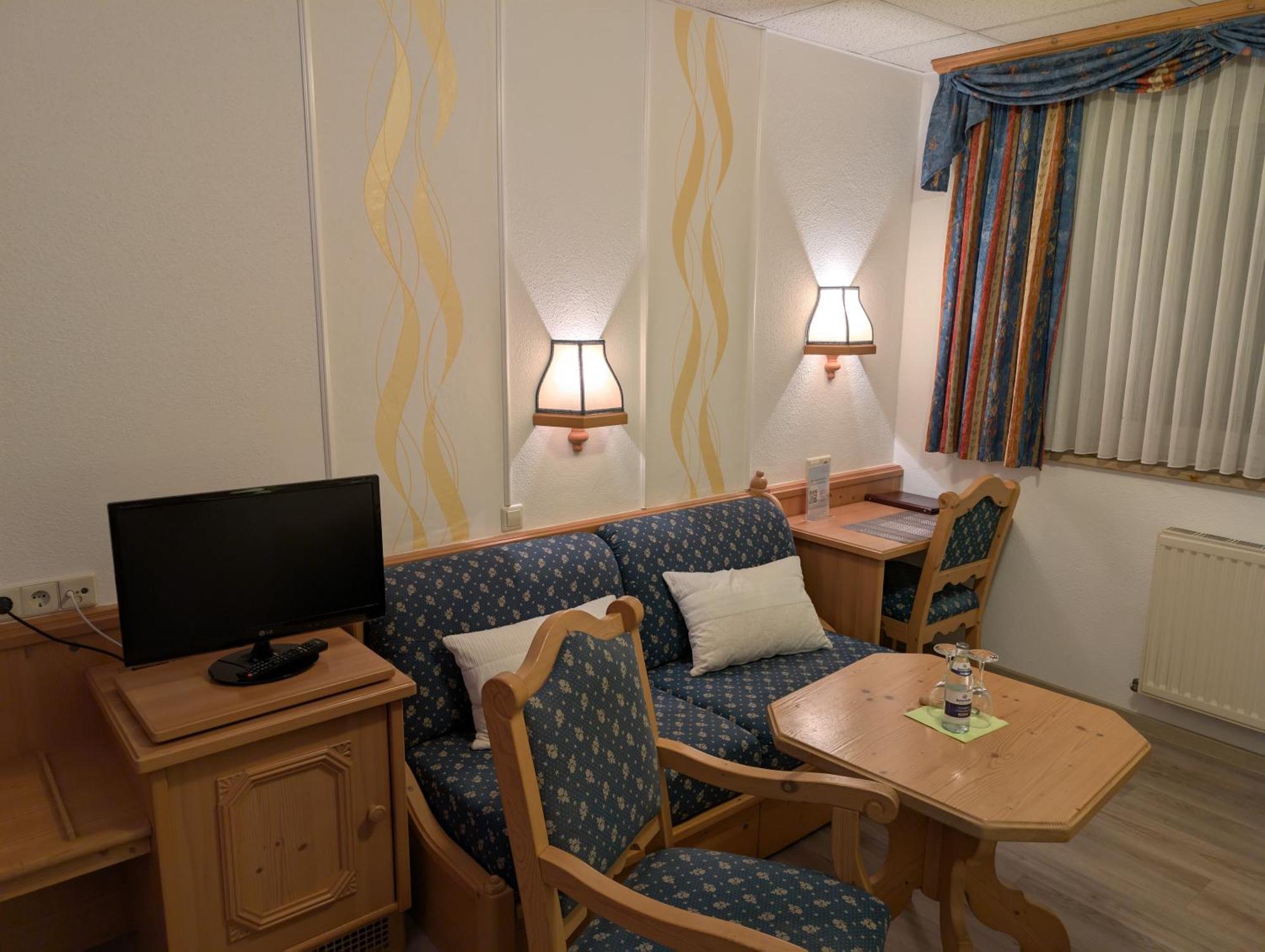 Hotel-Gasthof Zur Rose Weißenhorn Стая снимка