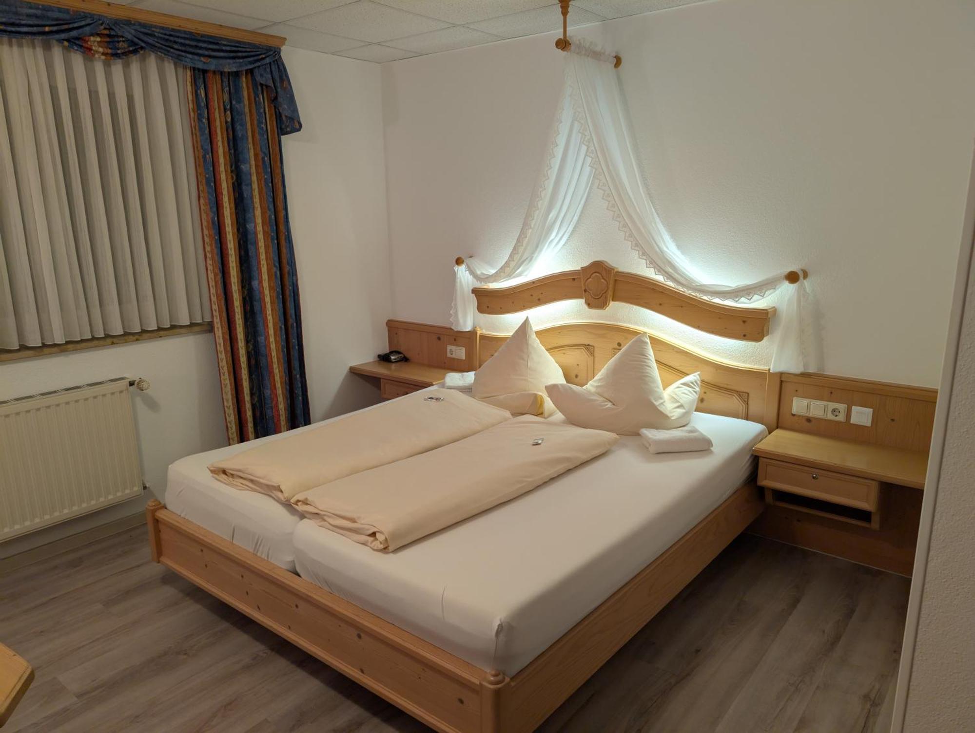 Hotel-Gasthof Zur Rose Weißenhorn Стая снимка