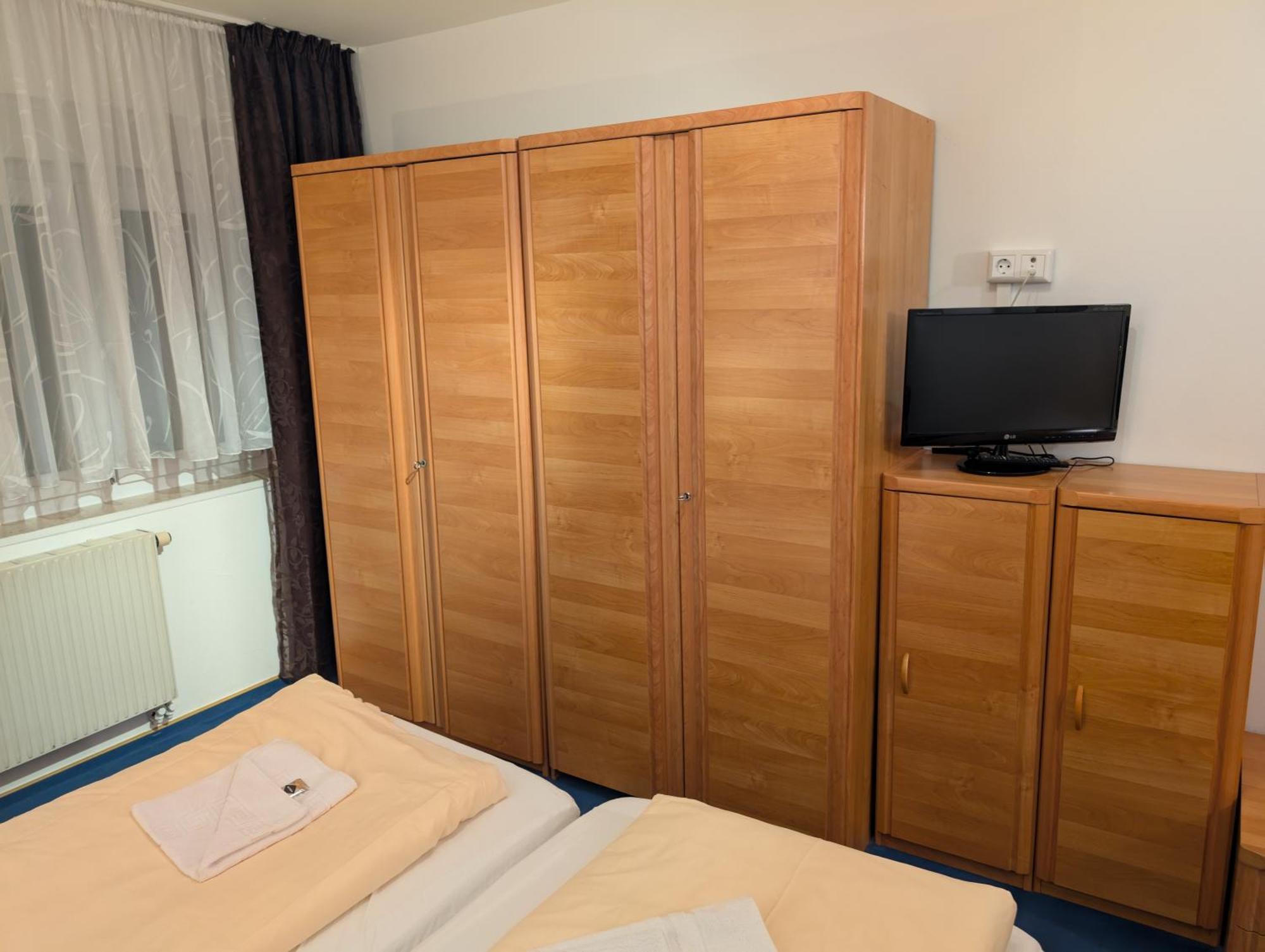 Hotel-Gasthof Zur Rose Weißenhorn Стая снимка