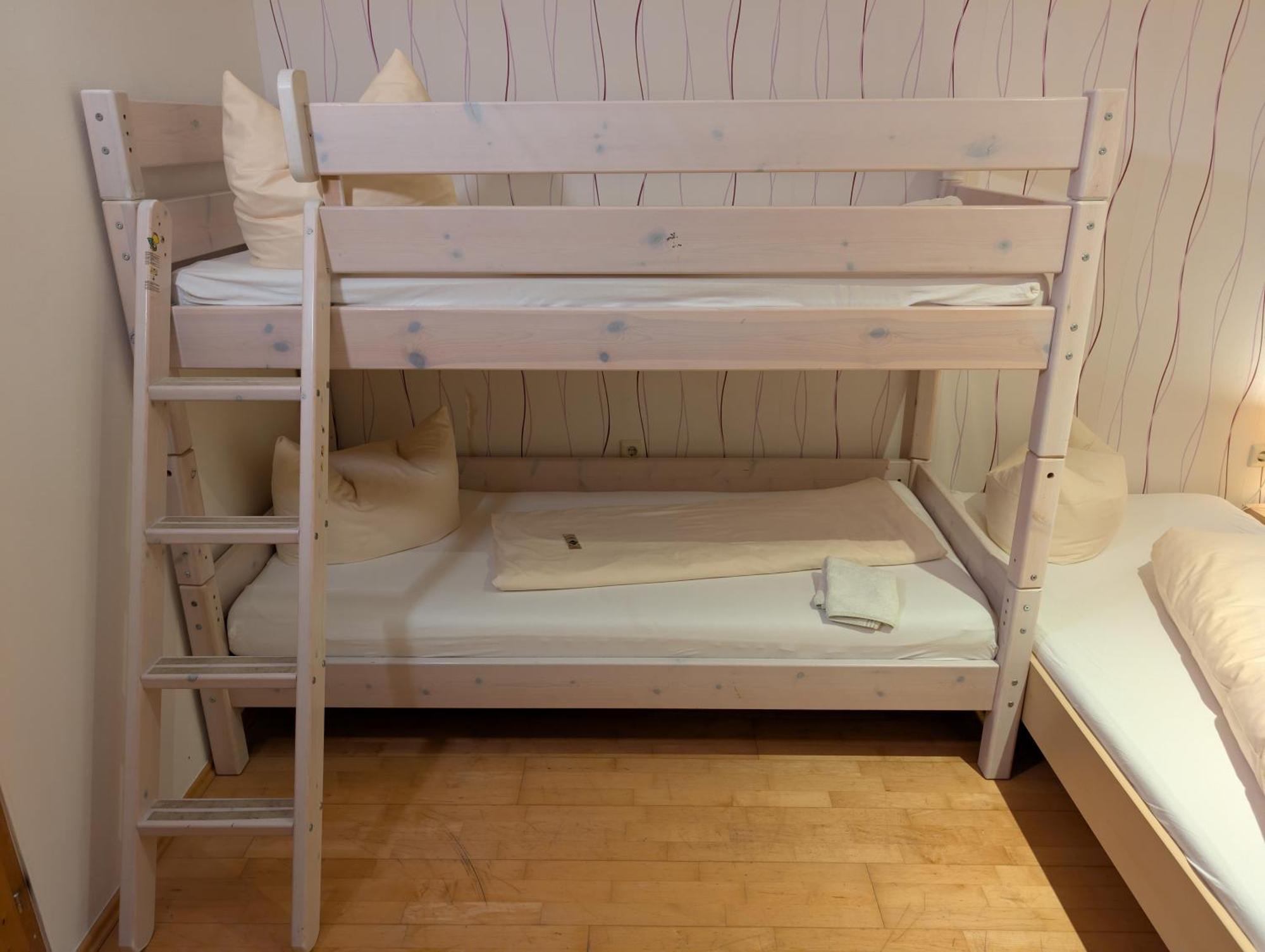 Hotel-Gasthof Zur Rose Weißenhorn Стая снимка