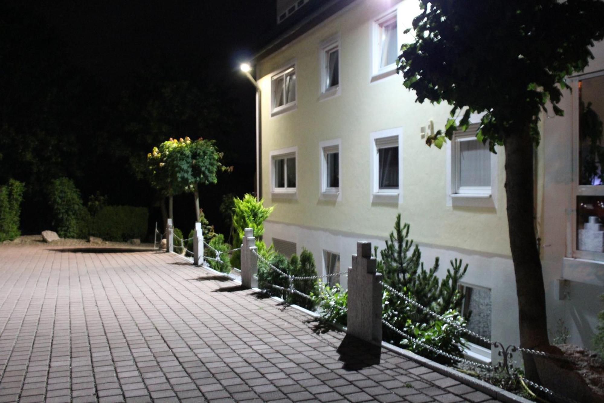 Hotel-Gasthof Zur Rose Weißenhorn Екстериор снимка